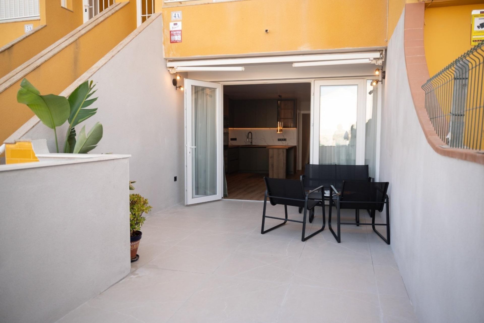 Resale - Bungalow - Torrevieja - Playa de los Naufragos