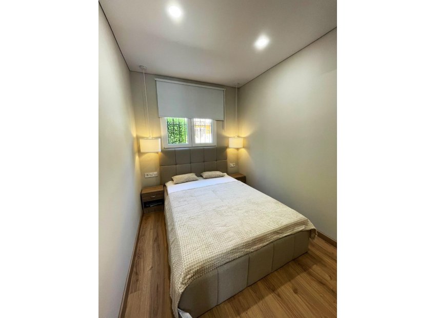 Resale - Bungalow - Torrevieja - Playa de los Naufragos