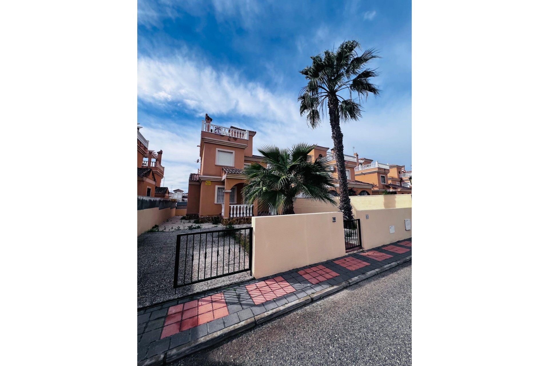 Resale - Chalet - Algorfa - Urb. lo crispin