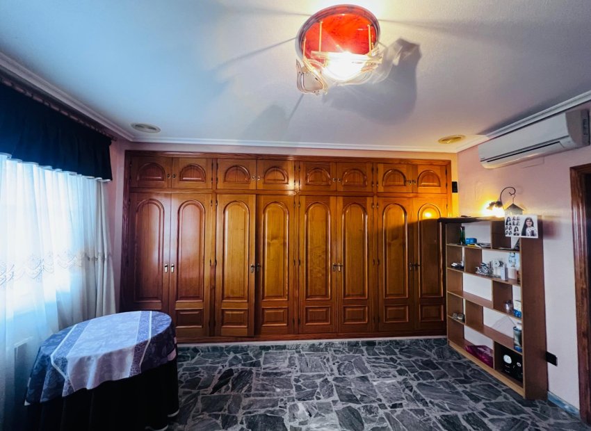 Resale - Chalet - Elche - Ciudad Jardin