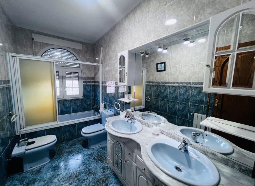 Resale - Chalet - Elche - Ciudad Jardin