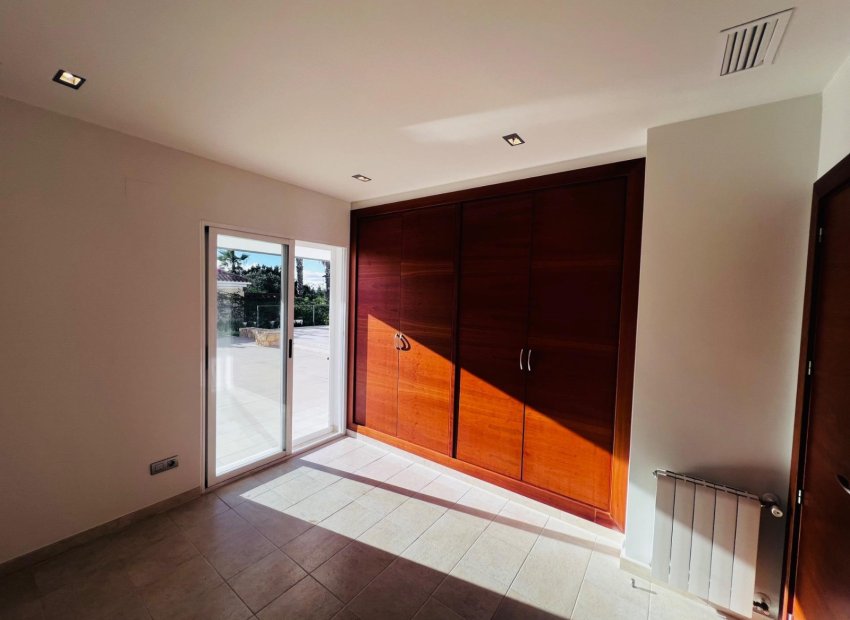 Resale - Chalet - Monforte del Cid