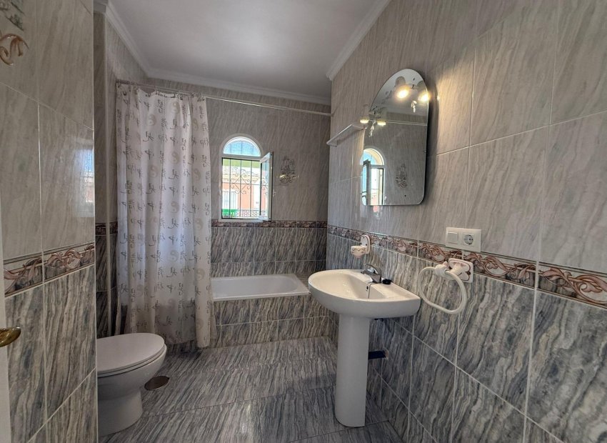 Resale - Chalet - Orihuela Costa - Playa Flamenca
