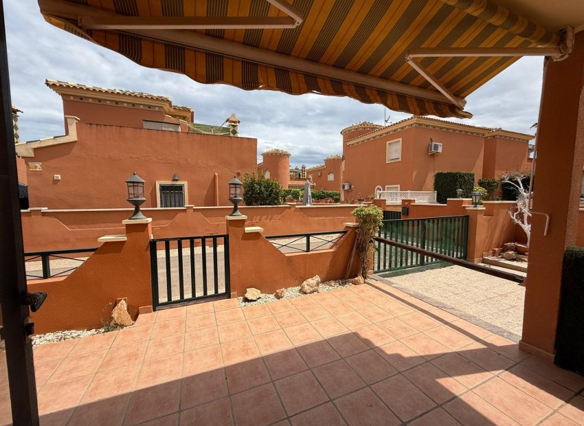 Resale - Chalet - Orihuela Costa - Playa Flamenca