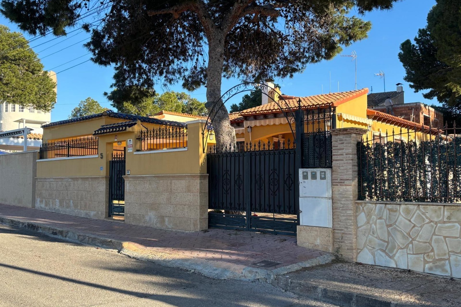 Resale - Chalet - Orihuela Costa - Punta Prima