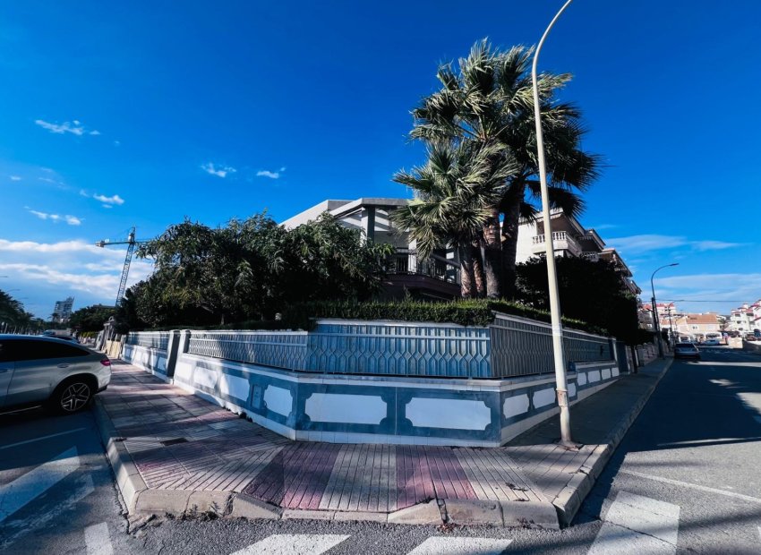 Resale - Chalet - Santa Pola - Santiago bernabeu