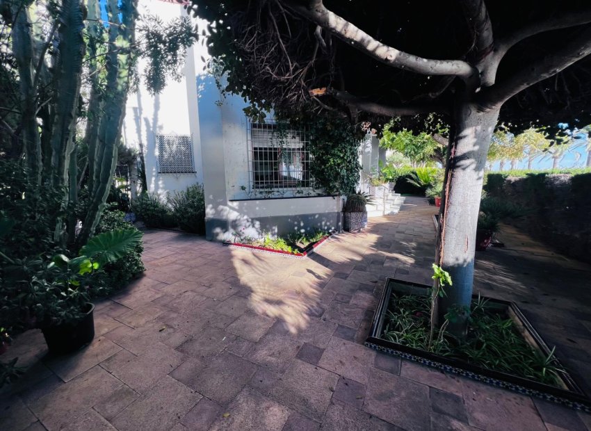 Resale - Chalet - Santa Pola - Santiago bernabeu