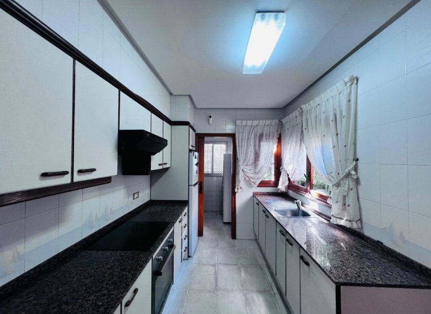 Resale - Chalet - Santa Pola - Santiago bernabeu