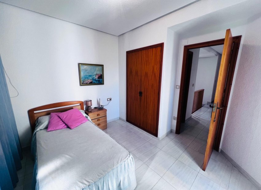 Resale - Chalet - Santa Pola - Santiago bernabeu