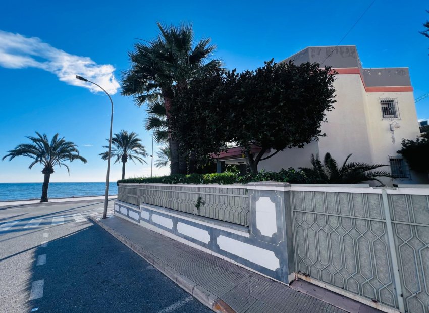 Resale - Chalet - Santa Pola - Santiago bernabeu