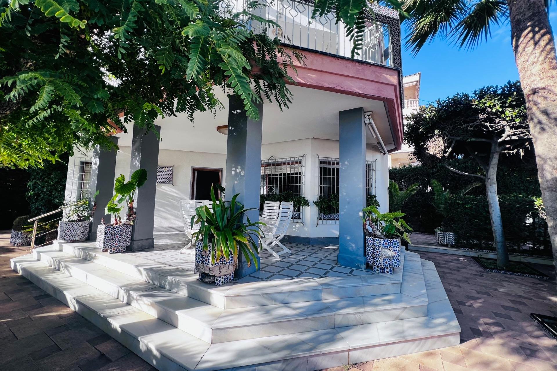 Resale - Chalet - Santa Pola - Santiago bernabeu