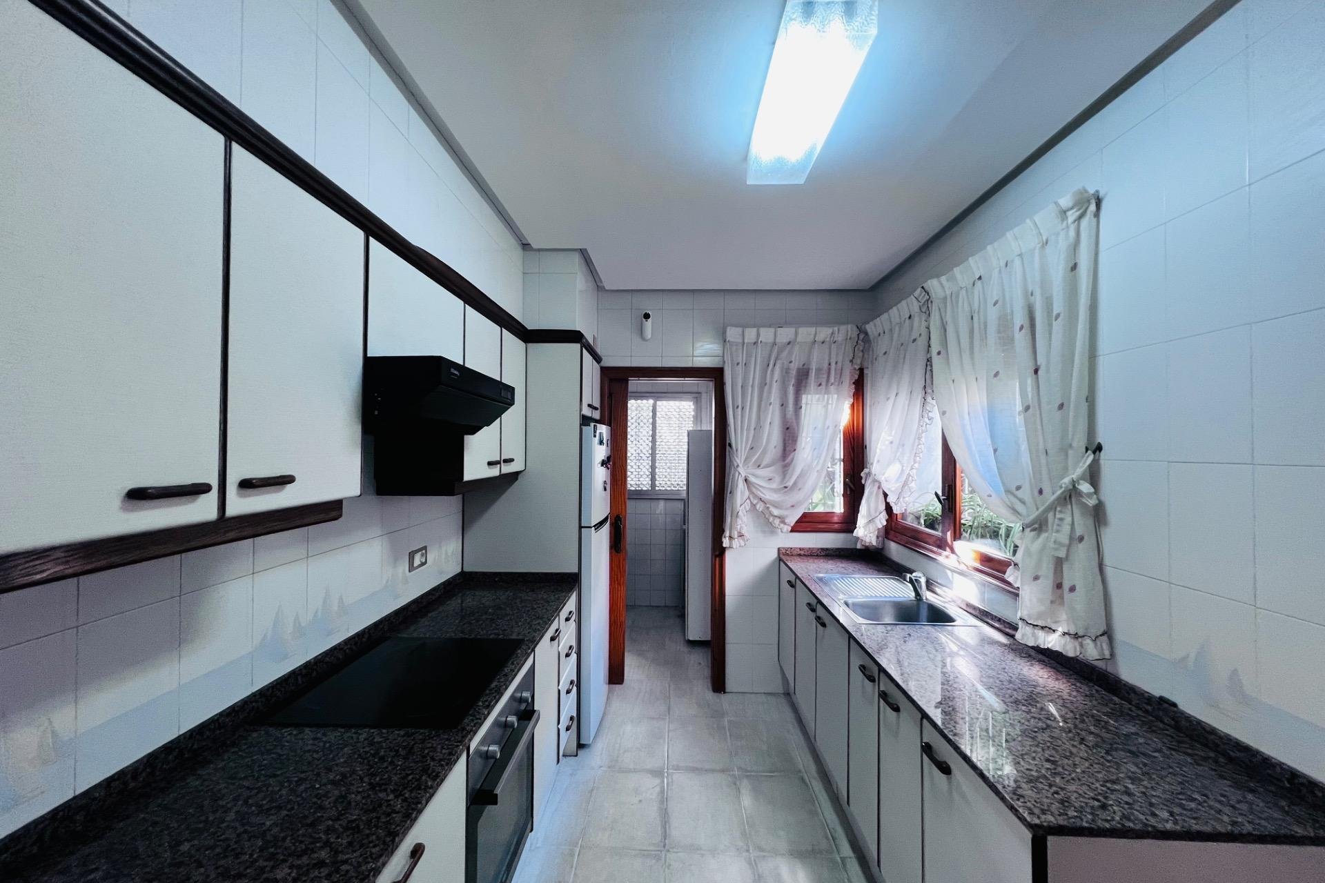 Resale - Chalet - Santa Pola - Santiago bernabeu