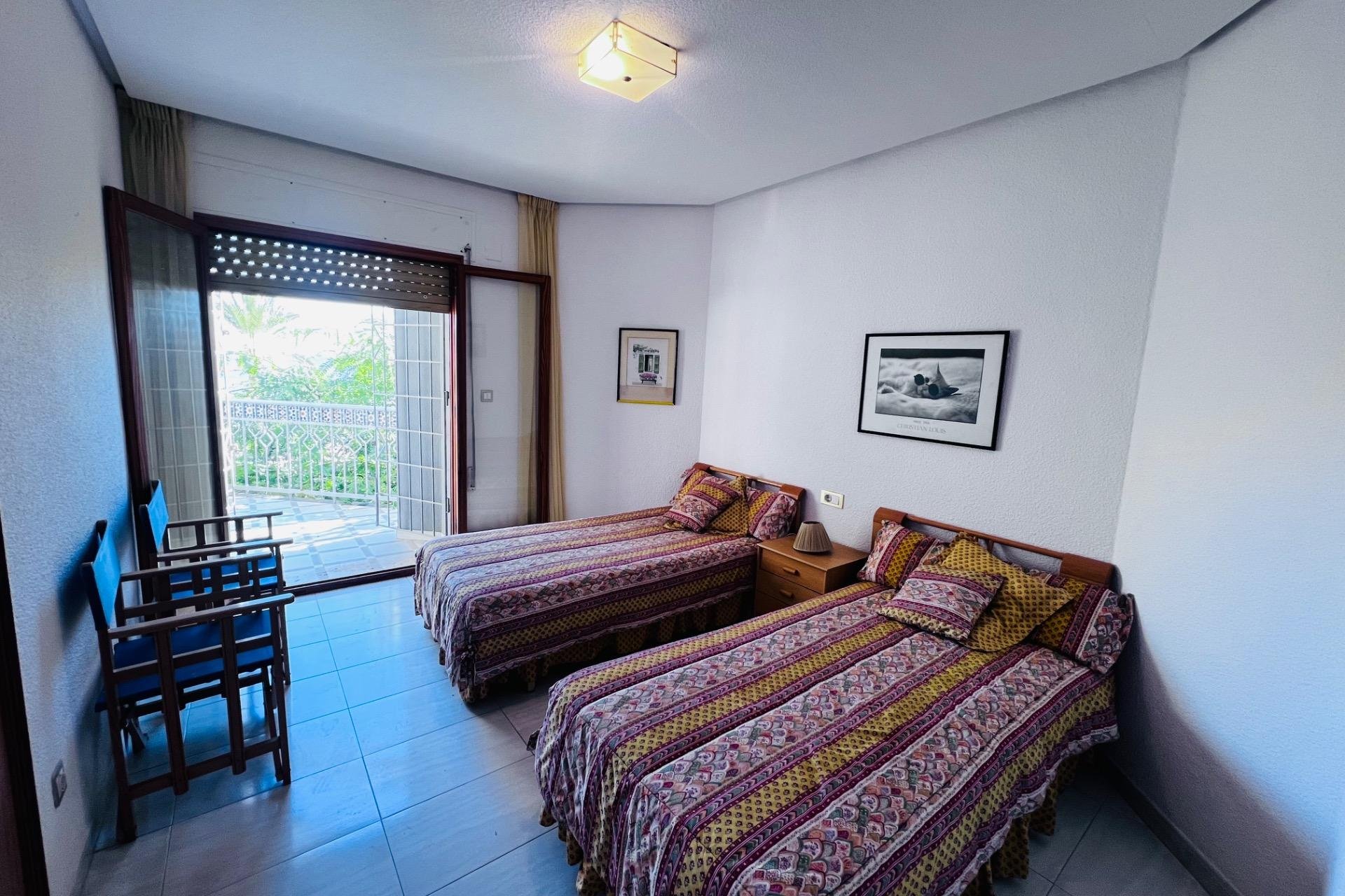 Resale - Chalet - Santa Pola - Santiago bernabeu