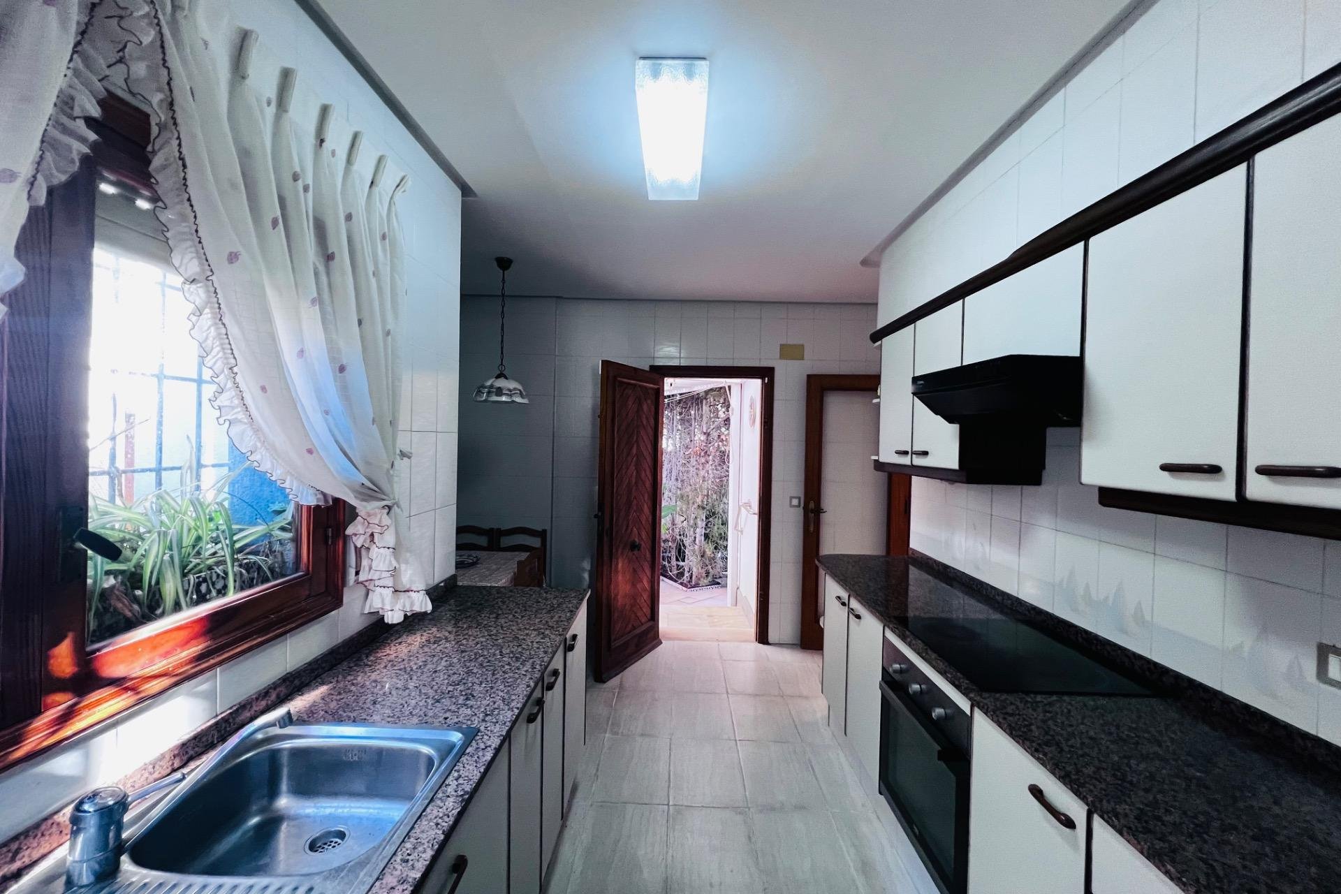 Resale - Chalet - Santa Pola - Santiago bernabeu