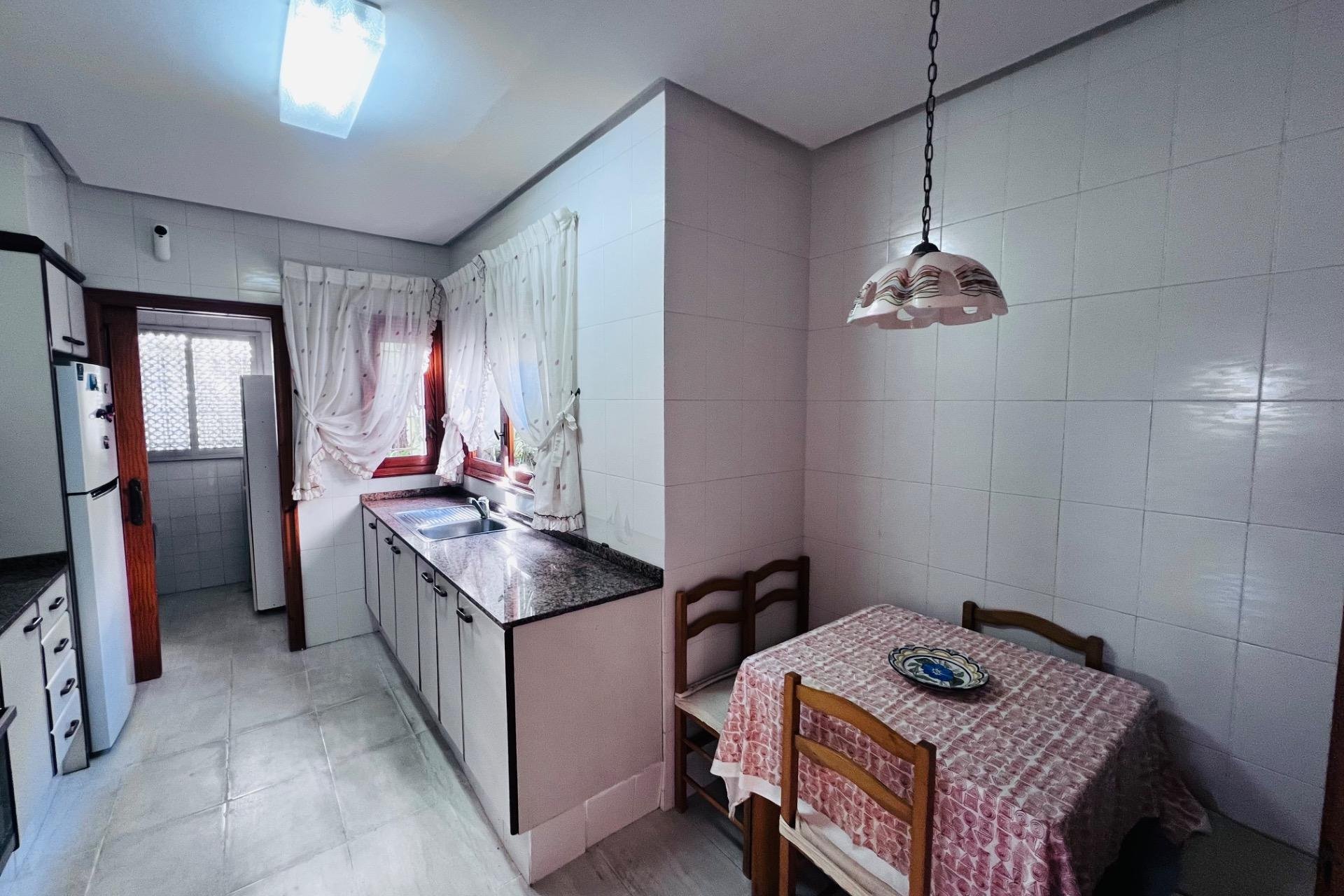 Resale - Chalet - Santa Pola - Santiago bernabeu