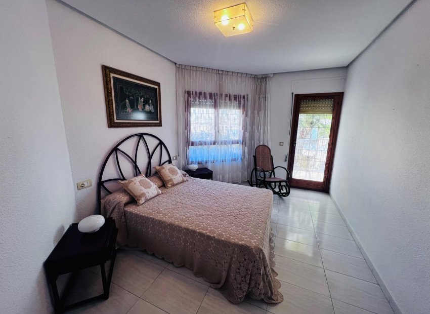 Resale - Chalet - Santa Pola - Santiago bernabeu