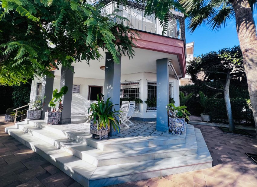 Resale - Chalet - Santa Pola - Santiago bernabeu