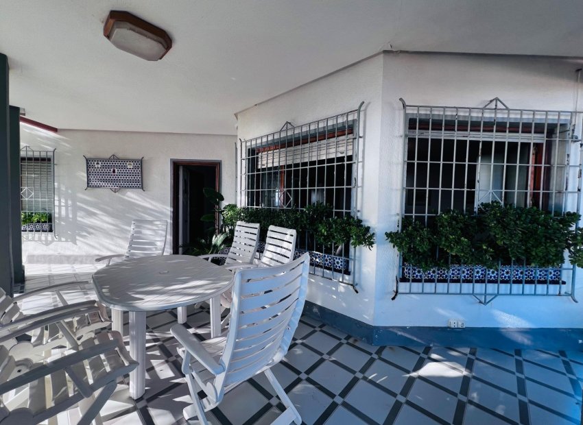 Resale - Chalet - Santa Pola - Santiago bernabeu