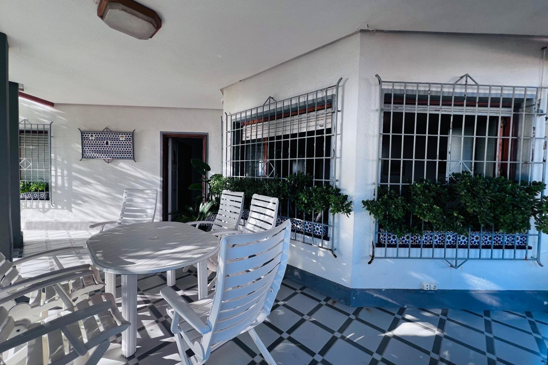 Resale - Chalet - Santa Pola - Santiago bernabeu