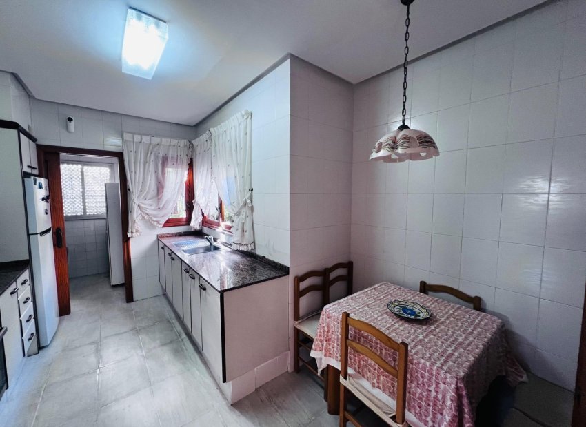 Resale - Chalet - Santa Pola - Santiago bernabeu