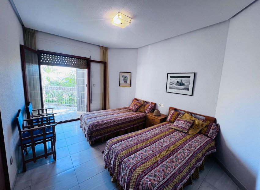 Resale - Chalet - Santa Pola - Santiago bernabeu
