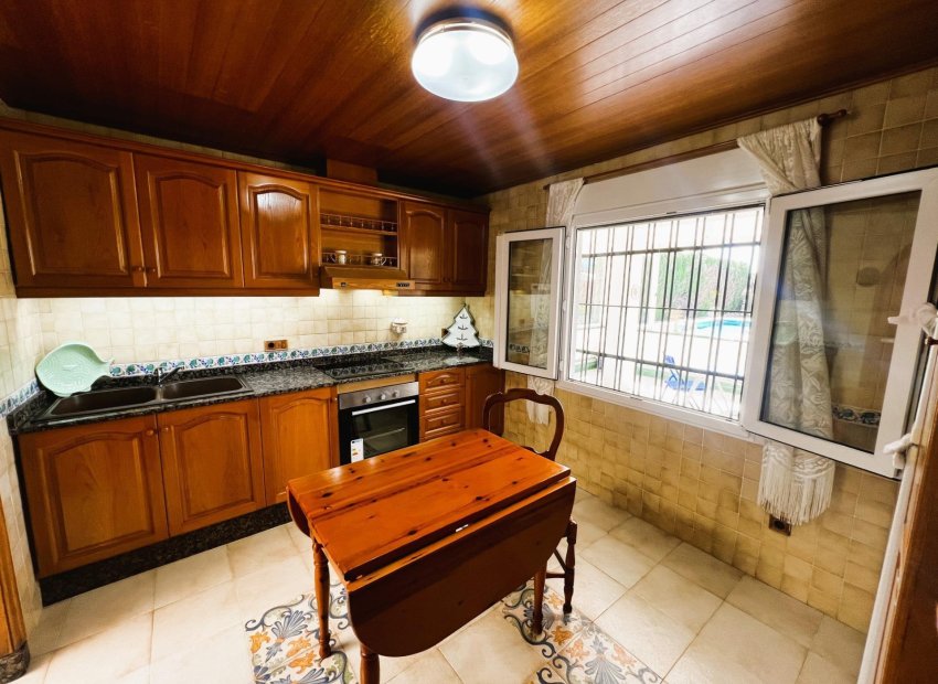 Resale - Chalet - Valverde (Alicante) - Valverde