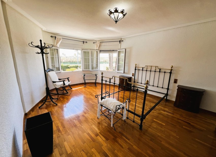 Resale - Chalet - Valverde (Alicante) - Valverde