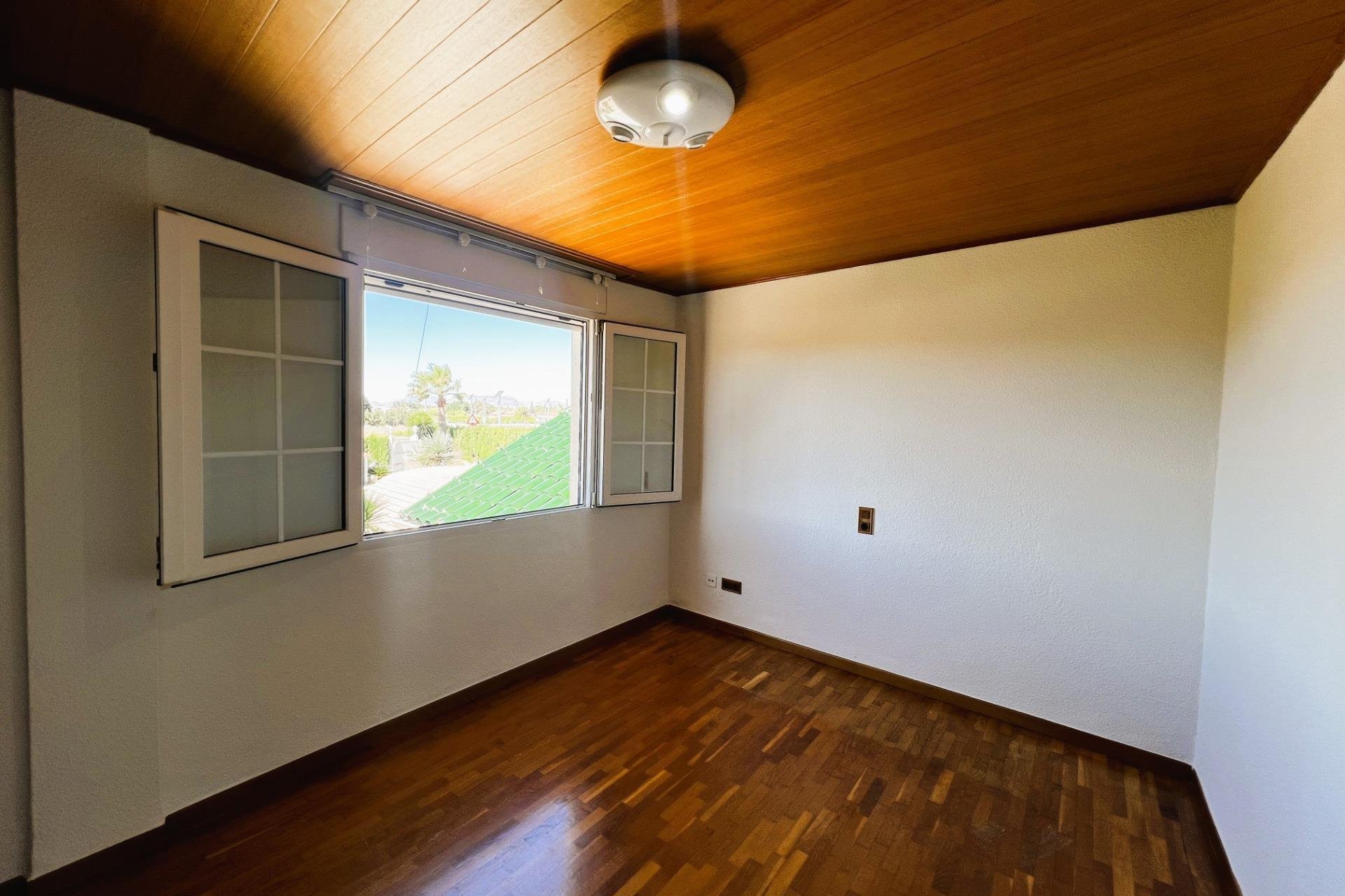 Resale - Chalet - Valverde (Alicante) - Valverde