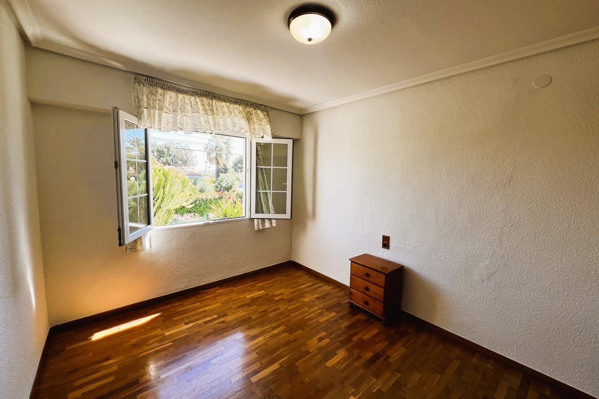 Resale - Chalet - Valverde (Alicante) - Valverde