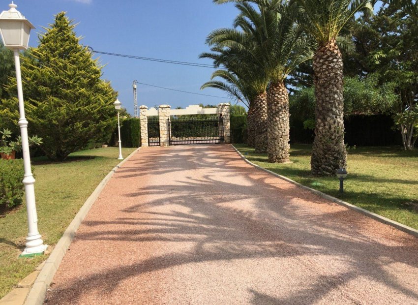 Resale - Chalet - Valverde (Alicante) - Valverde