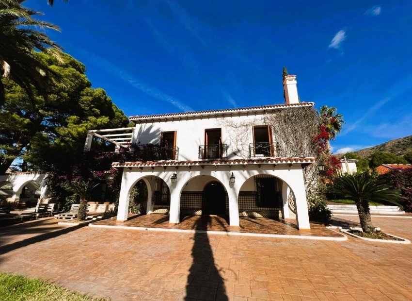 Resale - Finca rústica - Novelda - SERRETA