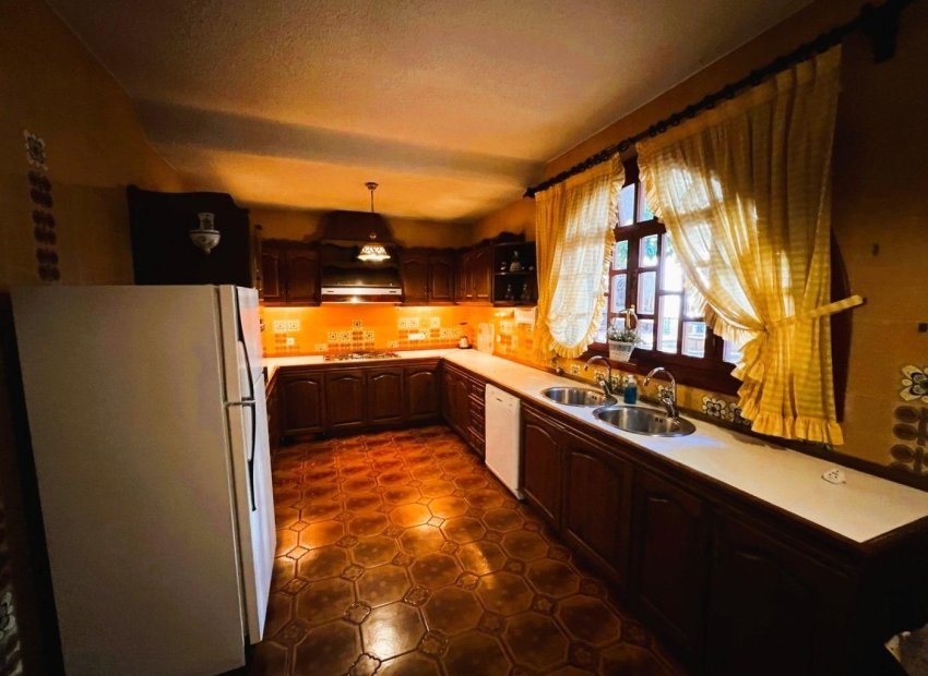 Resale - Finca rústica - Novelda - SERRETA