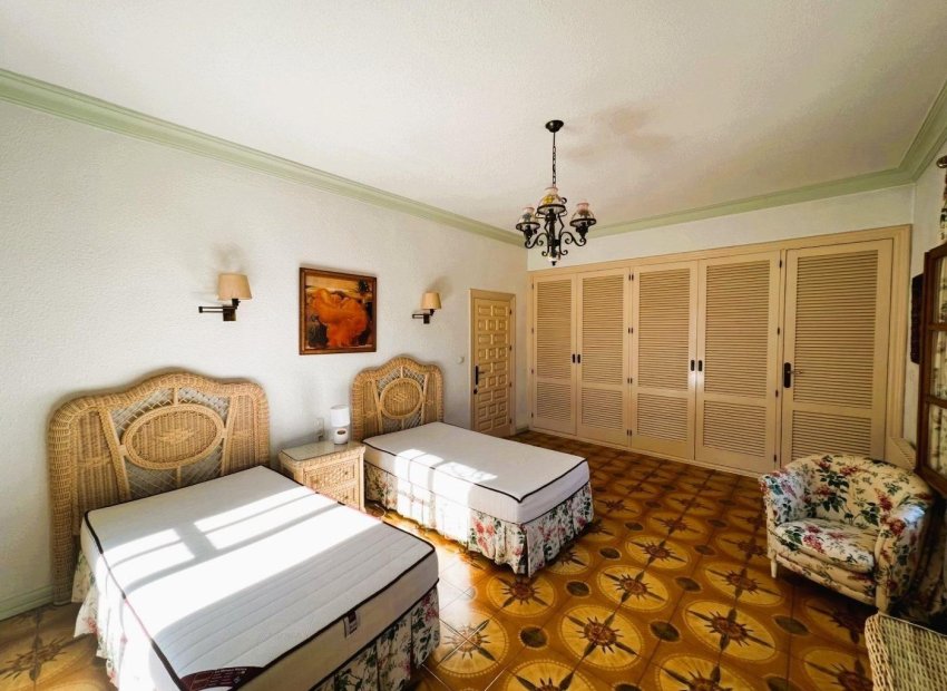 Resale - Finca rústica - Novelda - SERRETA