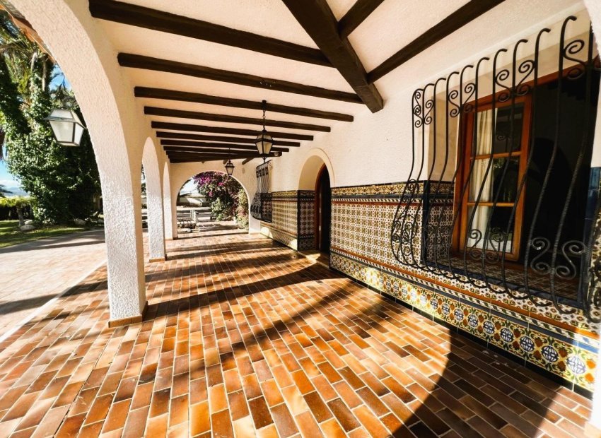 Resale - Finca rústica - Novelda - SERRETA