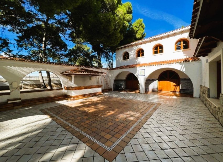 Resale - Finca rústica - Novelda - SERRETA