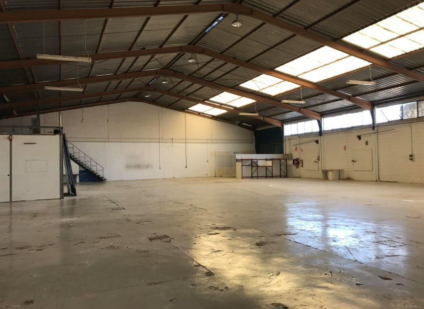 Resale - Nave industrial - Alicante - Ciudad de Asís - Font-Calent - El Bacarot