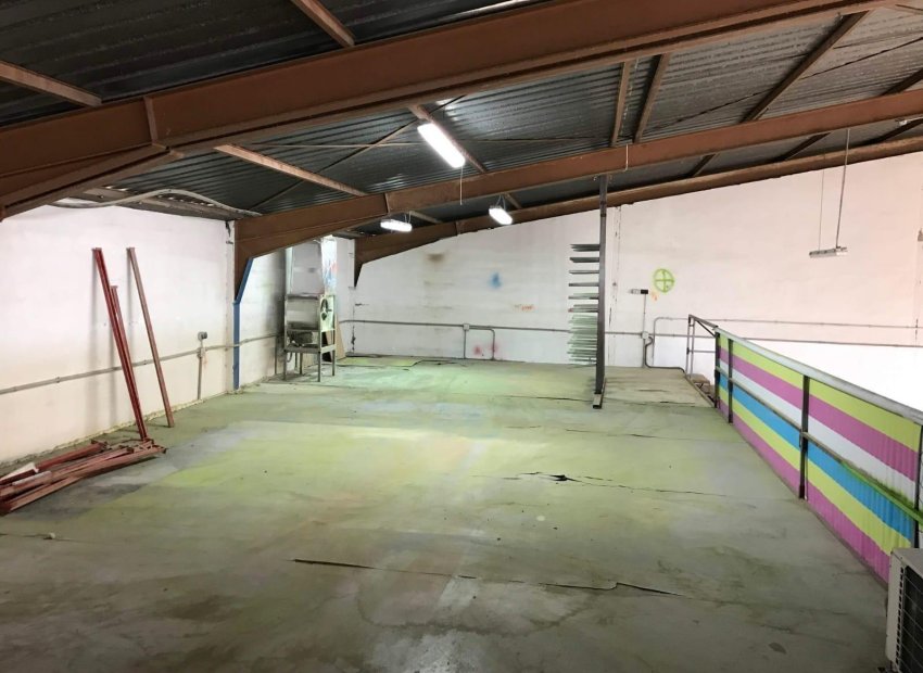 Resale - Nave industrial - Alicante - Ciudad de Asís - Font-Calent - El Bacarot