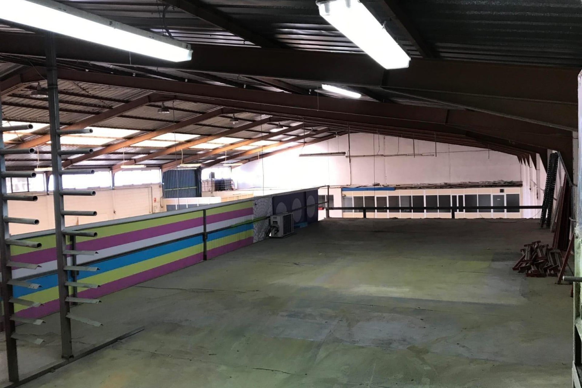 Resale - Nave industrial - Alicante - Ciudad de Asís - Font-Calent - El Bacarot