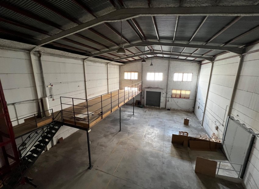 Resale - Nave industrial - Elche Pedanías - Jubalcoi-Saladas