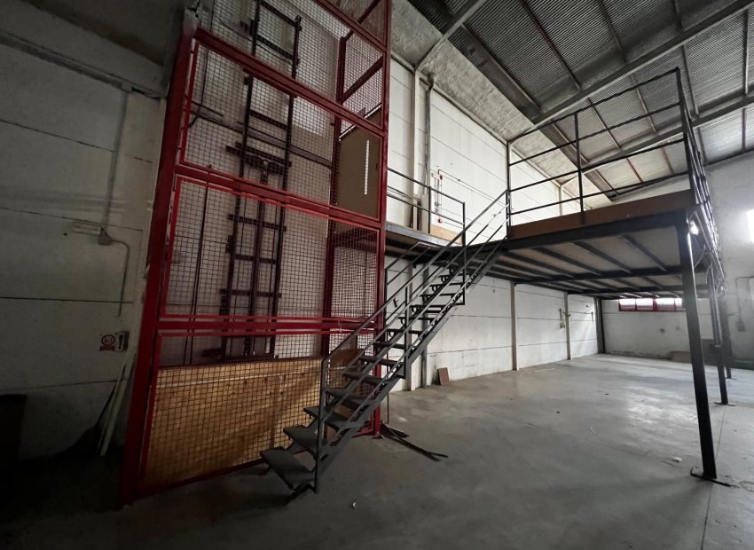 Resale - Nave industrial - Elche Pedanías - Jubalcoi-Saladas