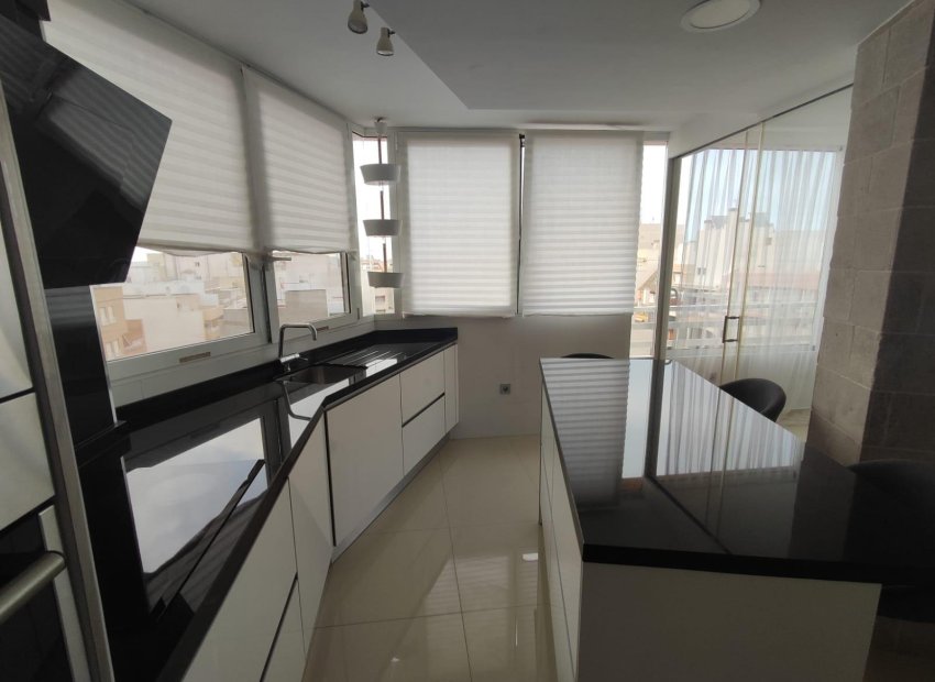 Resale - Piso - Torrevieja - Playa de la mata