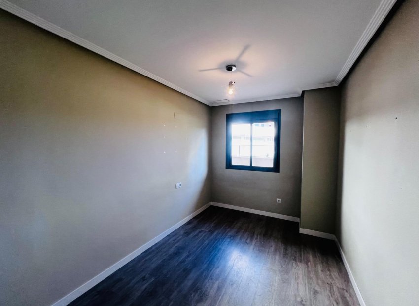 Resale - Planta baja - Elche - Zona Universidad