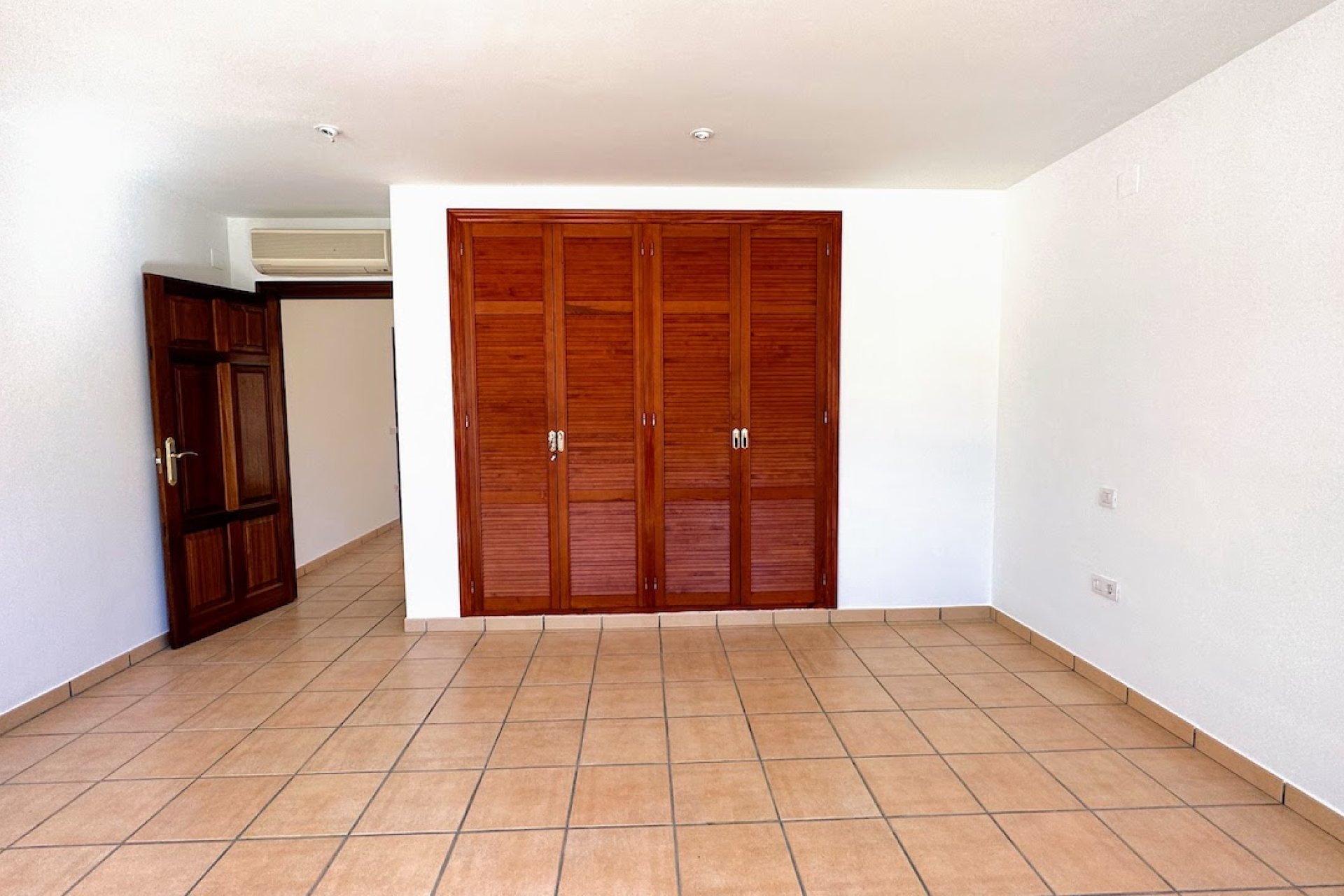 Resale - Villa - Altea