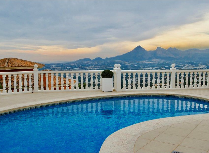 Resale - Villa - Altea