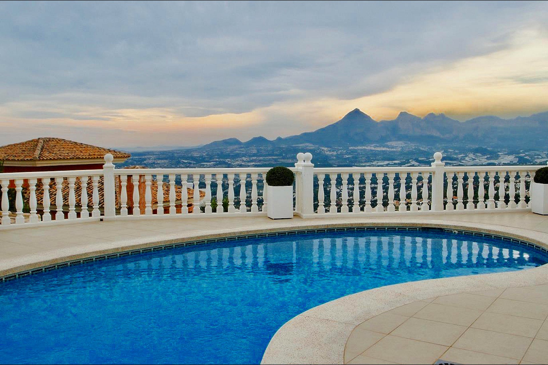 Resale - Villa - Altea