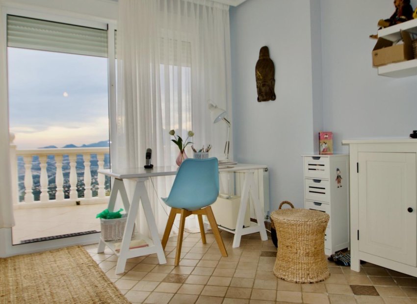 Resale - Villa - Altea