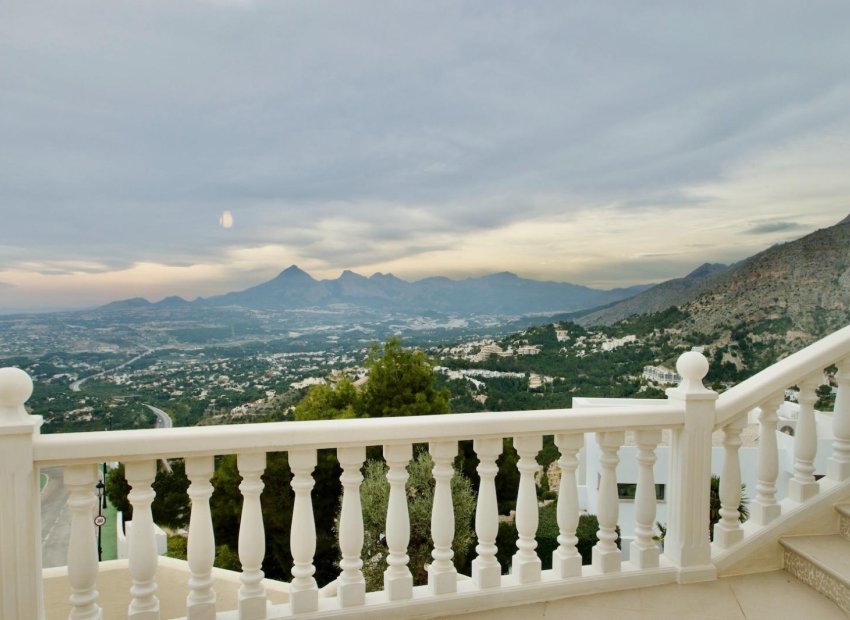 Resale - Villa - Altea