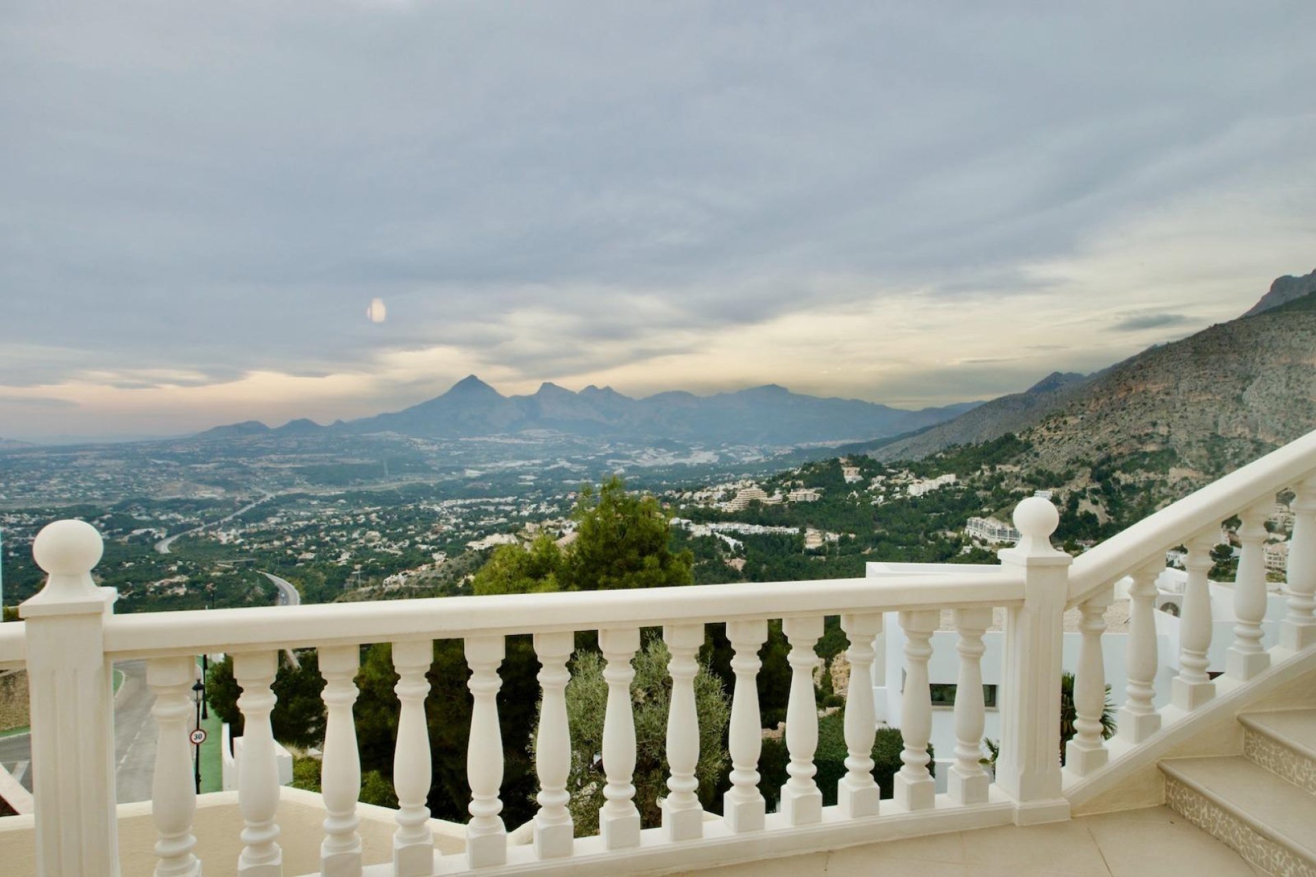 Resale - Villa - Altea