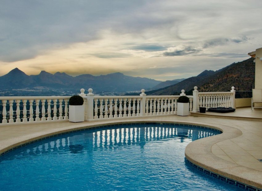 Resale - Villa - Altea