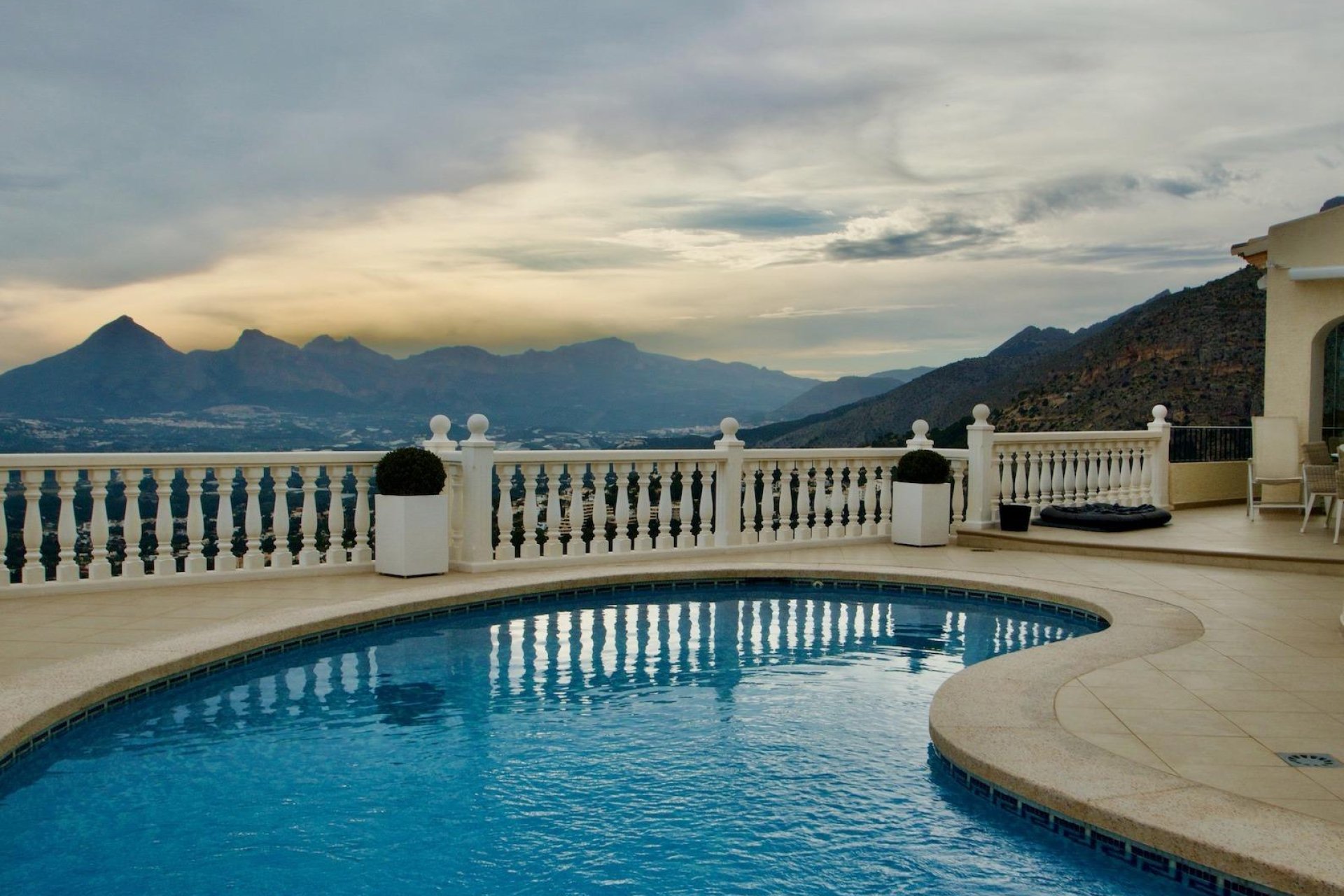 Resale - Villa - Altea